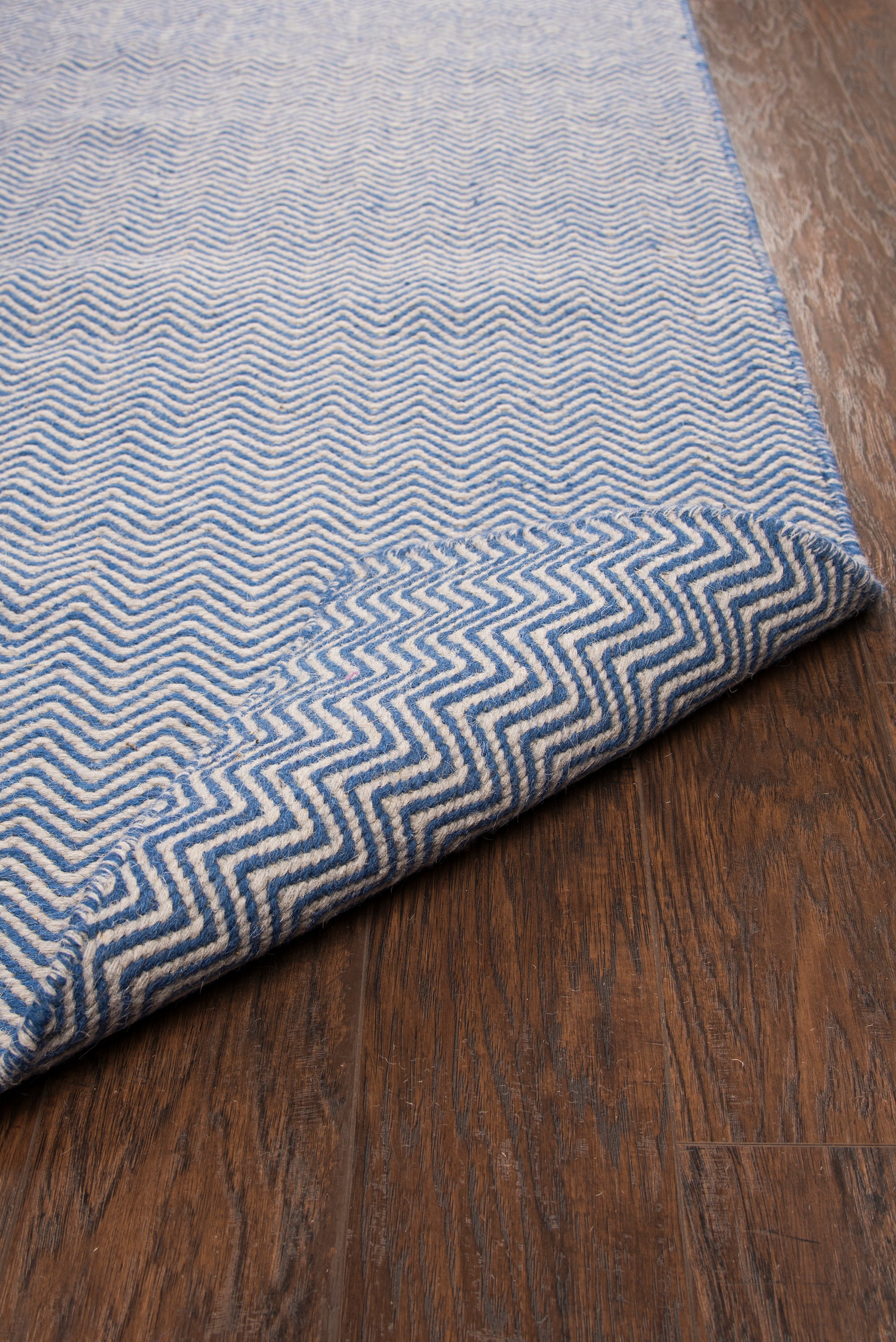 Rizzy Home Twist TW2922 Blue Chevron Area Rug